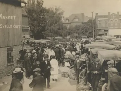 Old black and white photo of the farmers market